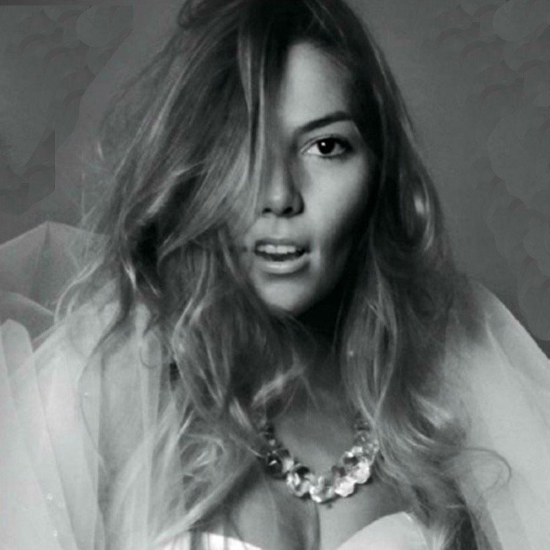 Fotos de Frida Sofia posándose para la revista Playboy - Picardia